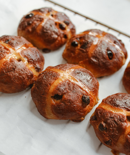 vegan hot cross buns